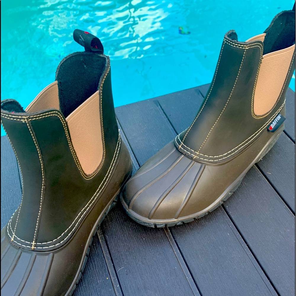 Women’s size 11 Baffin Huron all season waterproof boots. Run a little small.